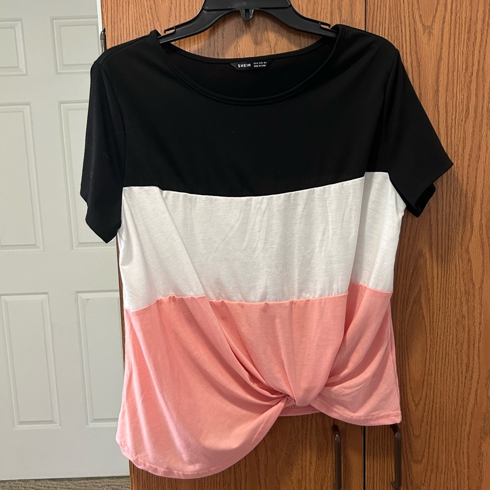 SHEIN WOMENS MEDIUM BLACK, WHITE, AND PINK KNOTTED SHORT SLEEVE TEE SHIRT